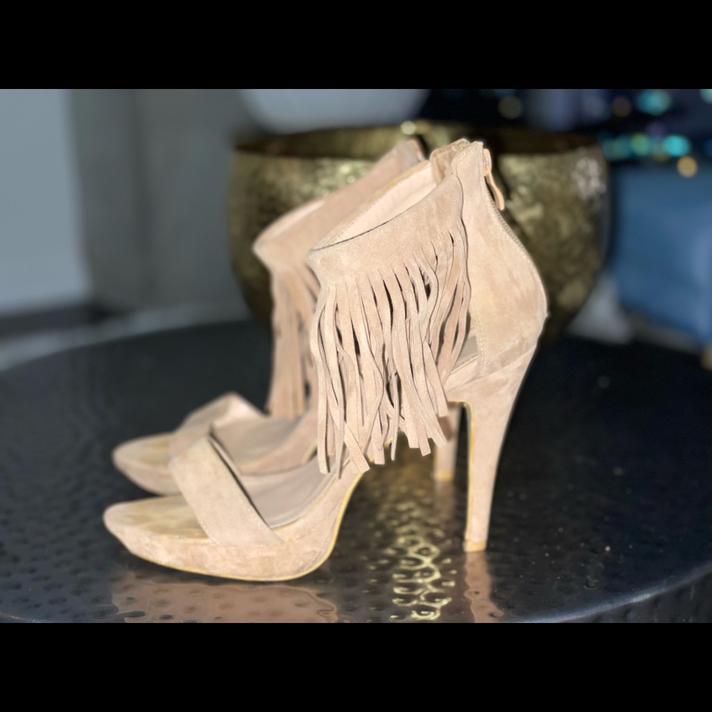 Camel fringe heel